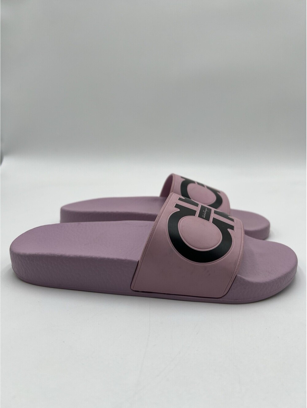 Salvatore Ferragamo Groovy Dual Gancini Slides in light pink Size 5M